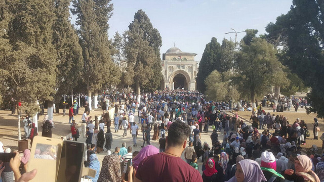 مواجهات بين الشرطة والمصلين داخل المسجد الأقصى